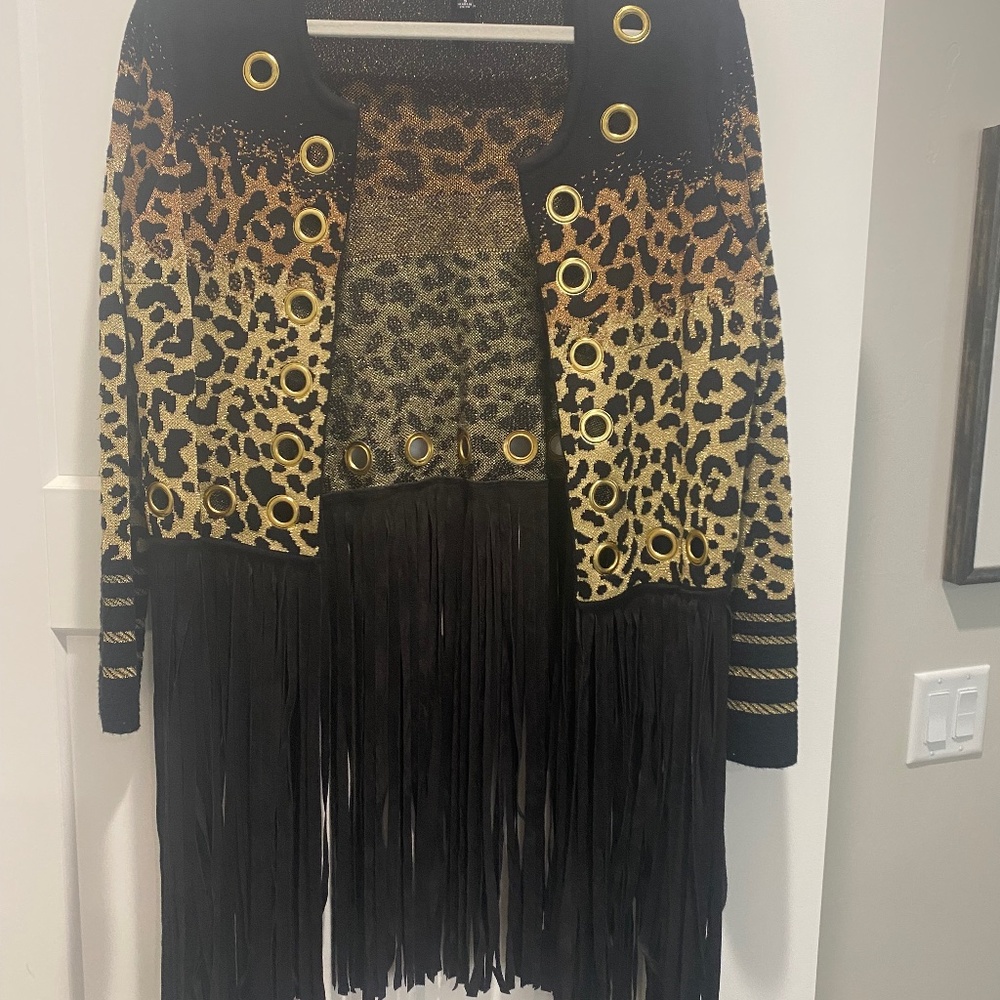 Leopard print sweater with fringe